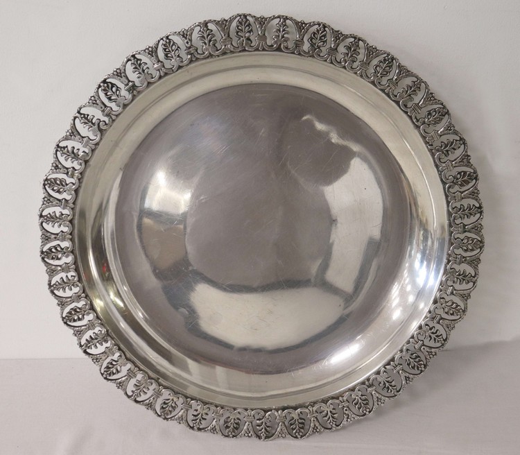 PLAT ROND en argent à bordure ajourée de...