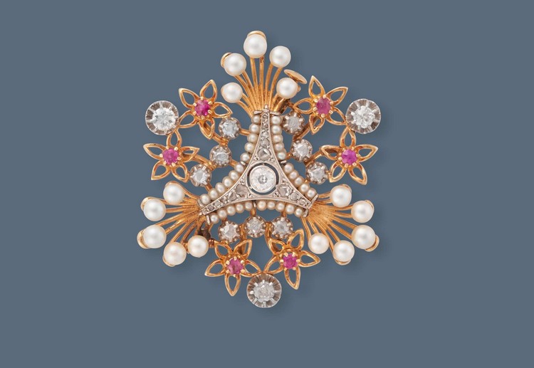 BROCHE ROSACE en or jaune (750) et platine,...