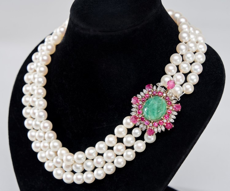 COLLIER A TROIS RANGS de perles de culture...