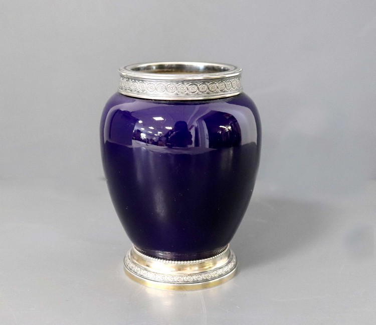 PETIT VASE balustre en faïence émaillé bleu...