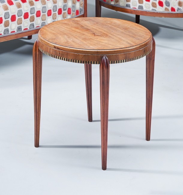 TABLE BASSE ronde en placage de noyer, bordure...