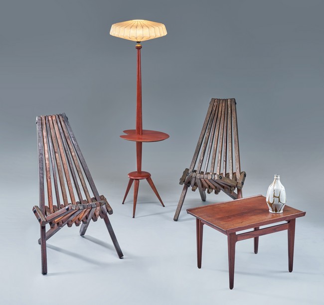PAIRE DE CHAISES PLIANTES dites CHILIENNES...