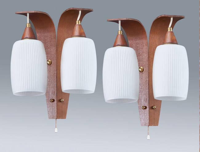 PAIRE D'APPLIQUES à deux bras de lumière...