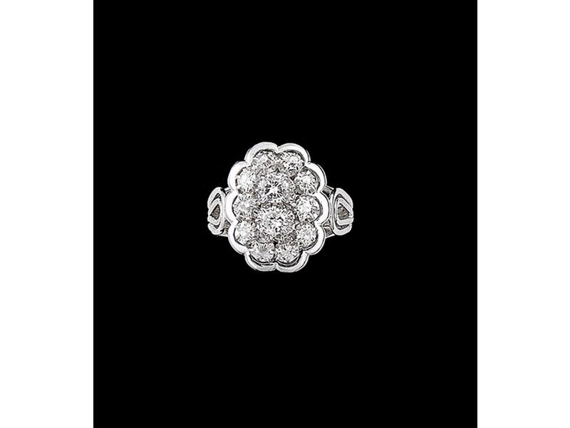 BAGUE en or blanc type marguerite sertie...