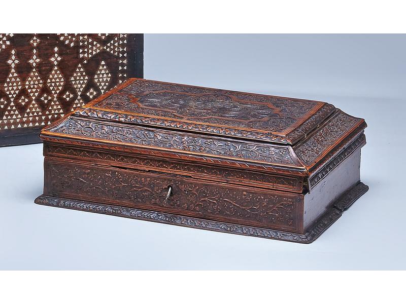 BOÎTE rectangulaire en bois dit de Sainte-Lucie...