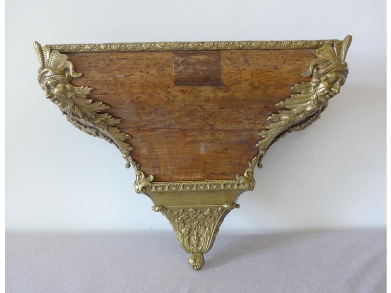 CONSOLE D'APPLIQUE formant cul de lampe de...