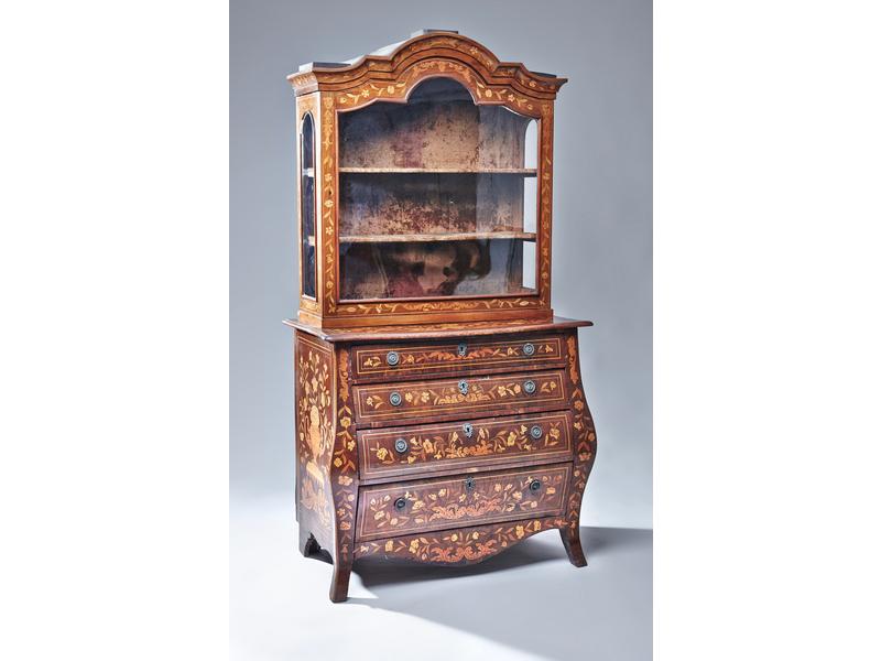 VITRINE DEUX CORPS en placage d'amaranthe...