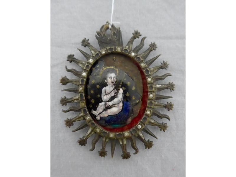 PENDENTIF MEDAILLON en bronze avec reste...