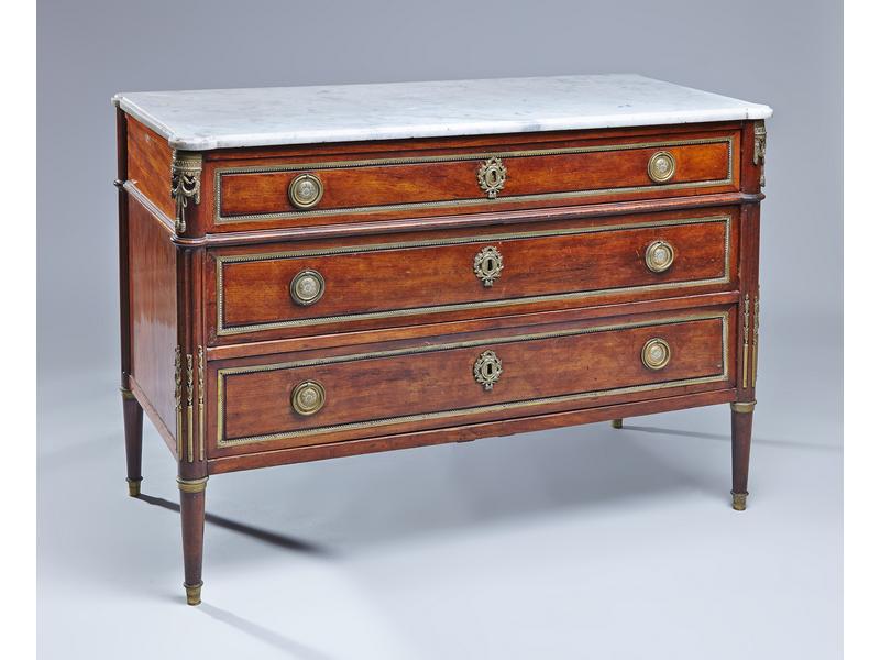 COMMODE rectangulaire en acajou et placage...