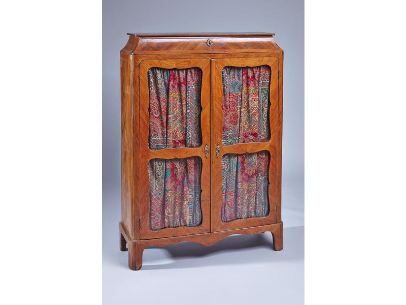 VITRINE-BIBLIOTHEQUE à hauteur d'appui en...