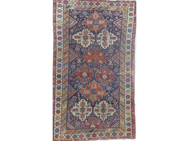 PAKISTAN, TAPIS en laine à décor géométrique...