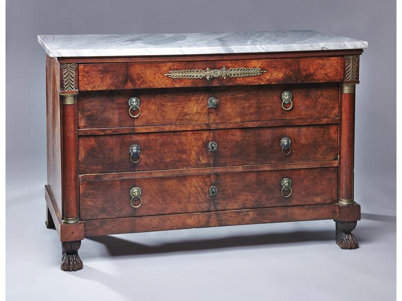 COMMODE en acajou et placage d'acajou, ouvrant...
