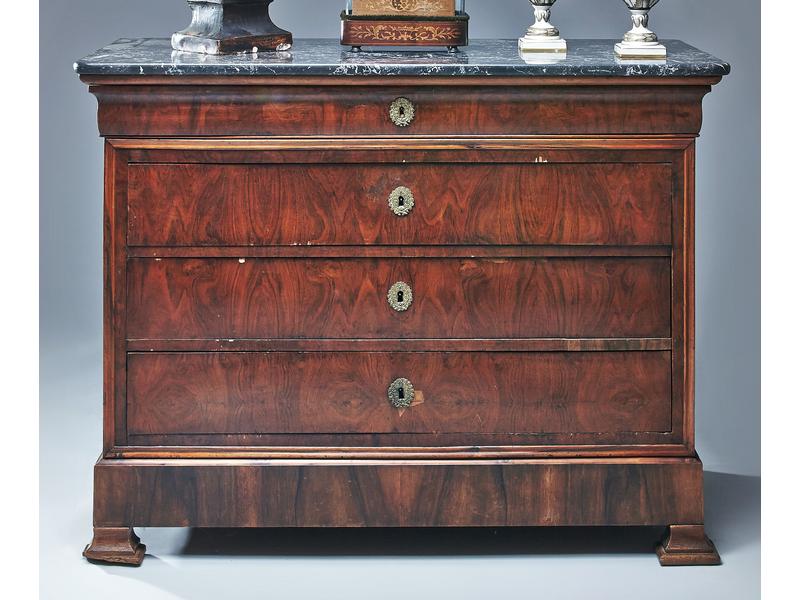 COMMODE rectangulaire en placage d'acajou...