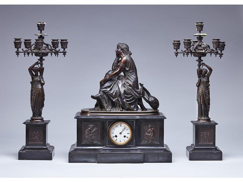IMPORTANTE GARNITURE DE CHEMINEE en bronze...