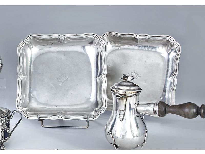 PAIRE DE JATTES carrées en argent, à contours...