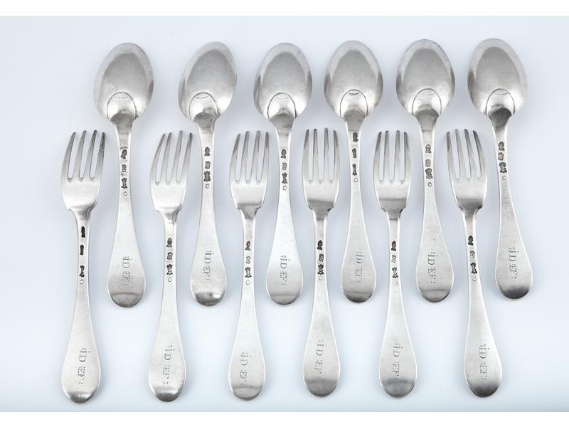 SIX COUVERTS en argent, modèle uni-plat,...