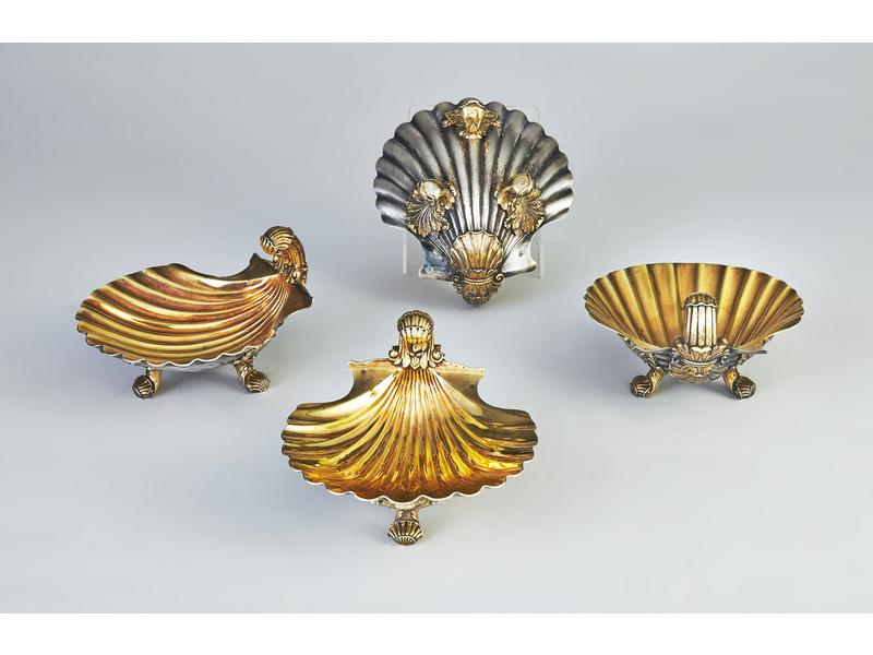 QUATRE COUPES en argent et vermeil en forme...
