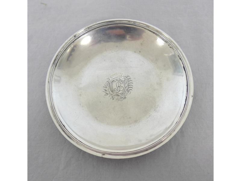 PETITE COUPELLE en argent, de forme ronde,...