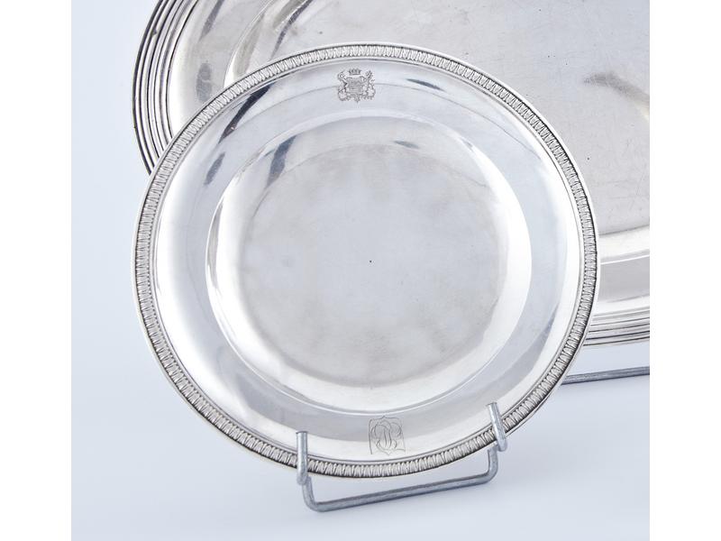 PRESENTOIR de bouillon rond en argent, la...