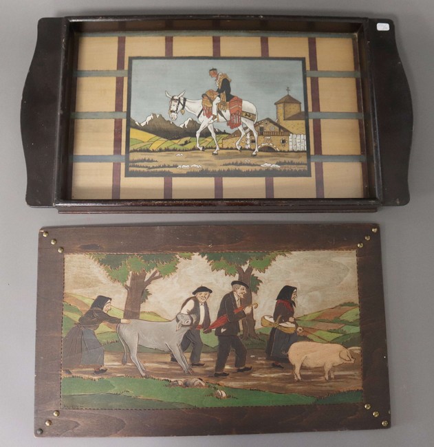 PLATEAU rectangulaire en bois teinté à décor...