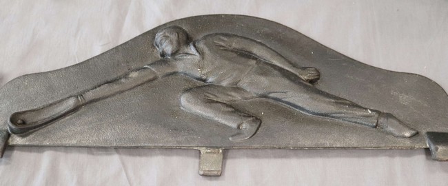 *BAS RELIEF en fonte de fer noir à décor...