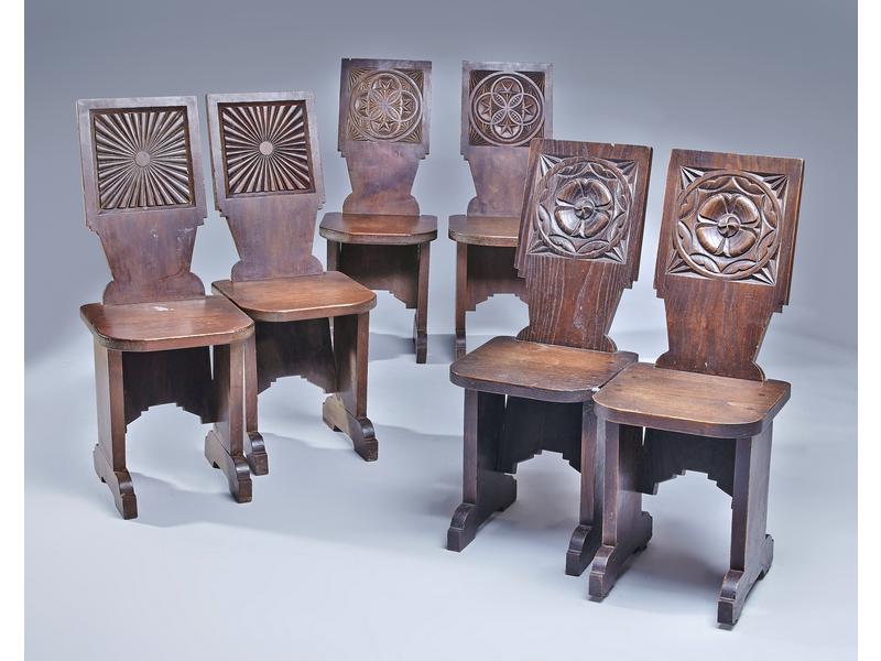SIX PETITES CHAISES dite"escabelles" en chêne...