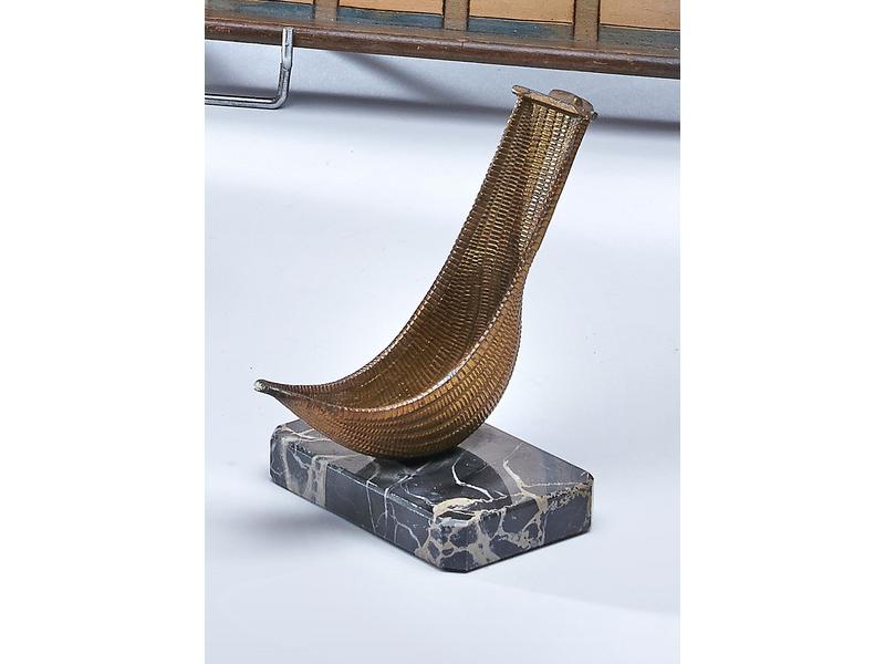 PRESSE-PAPIER "Chistera" en bronze doré sur...