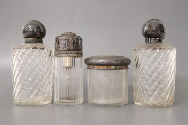 POUDRIER cylindrique en verre à couvercle...