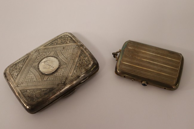 DEUX BOÎTES A CIGARETTE en argent :