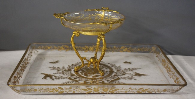 BAGUIER et PLATEAU rectangulaire en cristal...