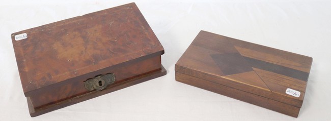 DEUX BOÎTES A TIMBRES rectangulaires, l'une...