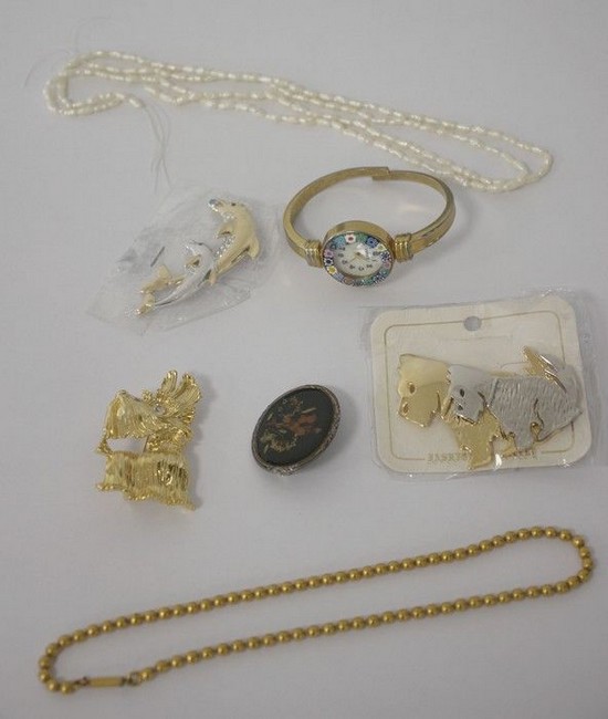 LOT DE BIJOUX FANTAISIES comprenant MONTRE...
