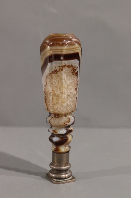 CACHET en agate sculptée.