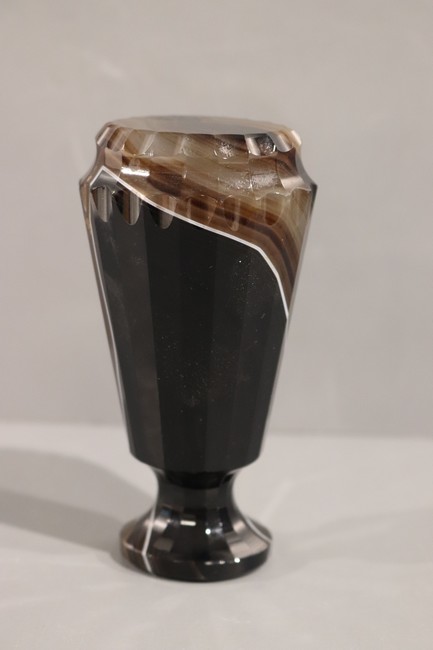 IMPORTANT CACHET entièrement en agate sc...