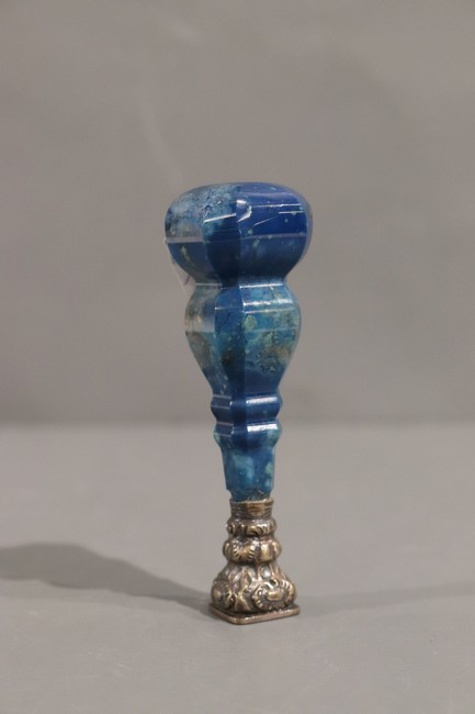 CACHET en agate teintée bleue, monture a...