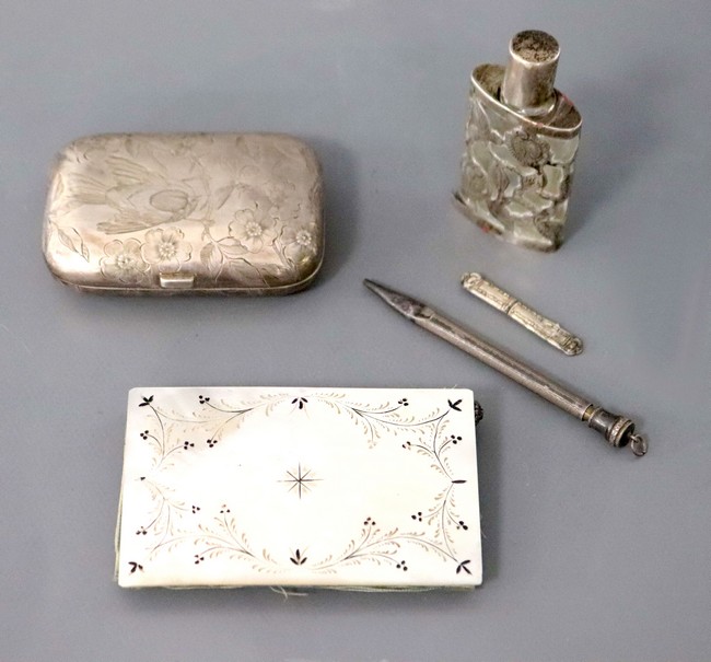 LOT EN ARGENT comprenant : porte-monnaie...