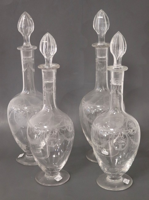 SUITE DE DEUX PAIRES DE CARAFES en verre...