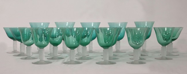 PARTIE DE SERVICE DE VERRES en cristal vert...