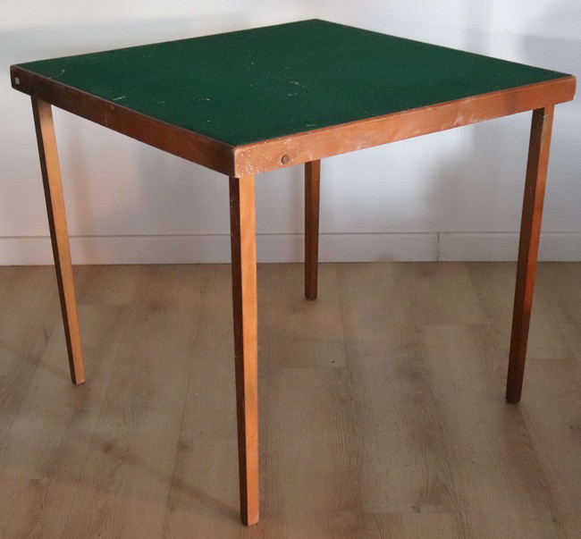 TABLE DE BRIDGE en bois à pieds abattants,...