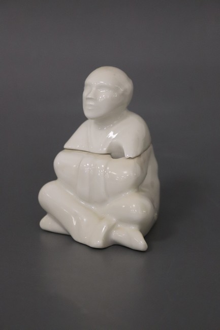 ENCRIER couvert en porcelaine émaillée blanc...