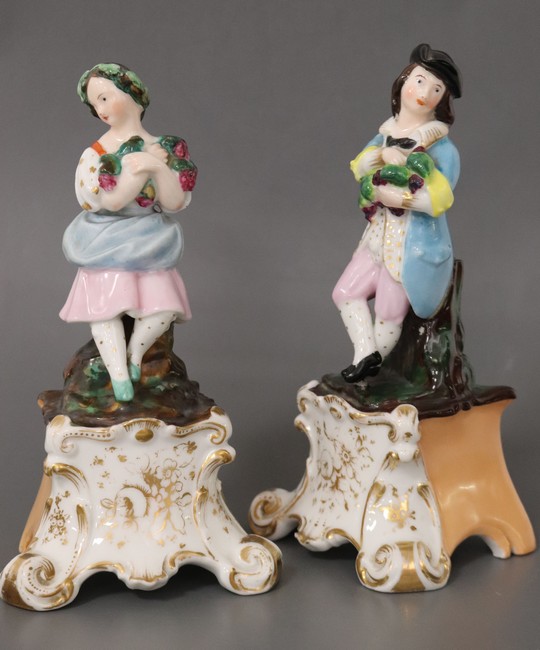 PAIRE D'ENCRIERS ou PORTE-PLUMES en porcelaine...