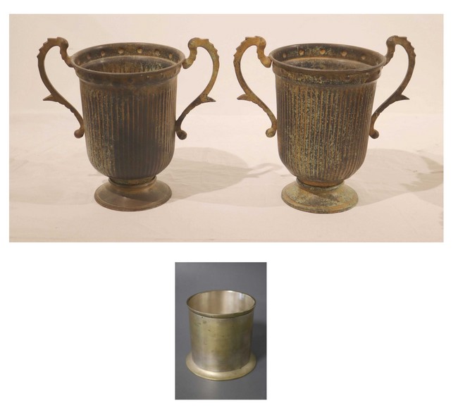 PAIRE DE VASES type Médicis en bronze à patine...