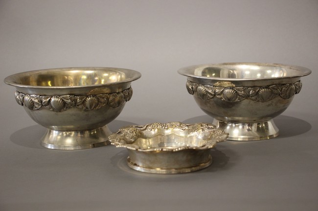 PAIRE DE COUPES en métal argenté à décor...
