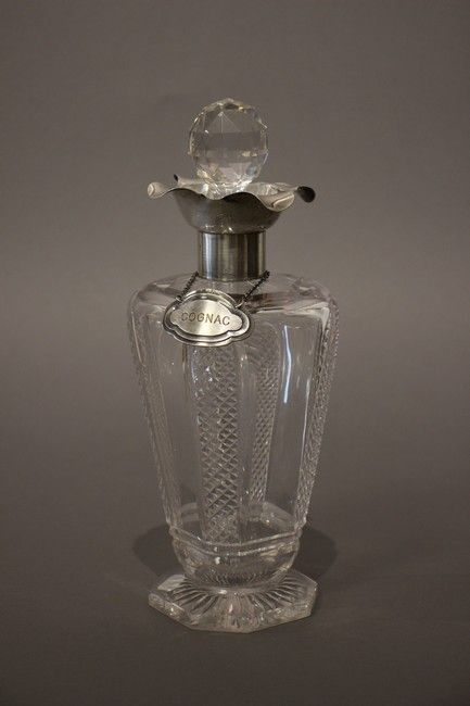 CARAFE et son bouchon en cristal taillé en...