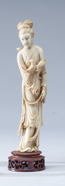 OKIMONO en ivoire sculpté représentant une...