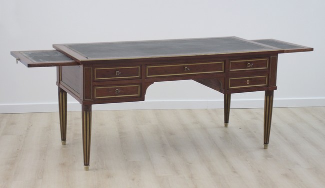 BUREAU rectangulaire en acajou et placage...