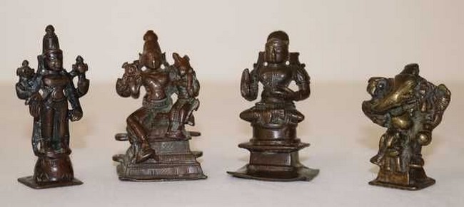 TROIS STATUETTES DE RAMA en bronze à patine...