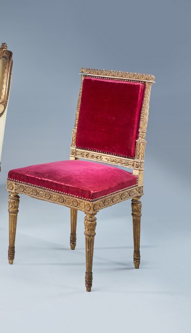 CHAISE à dossier plat carré en bois finement...