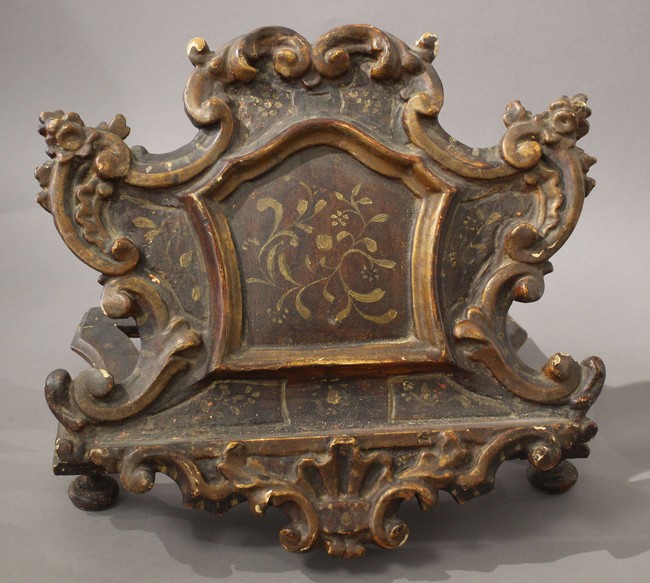 LUTRIN en bois sculpté et laqué de rinceaux...