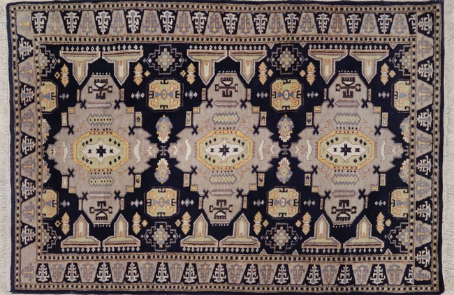 *TAPIS rectangulaire en laine à décor de...